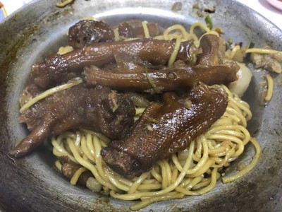 บะหมี่ขาห่านอบหม้อดิน