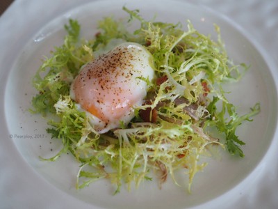 La vie salad, warm confit duck leg, frisée, 64 °C egg, lardons