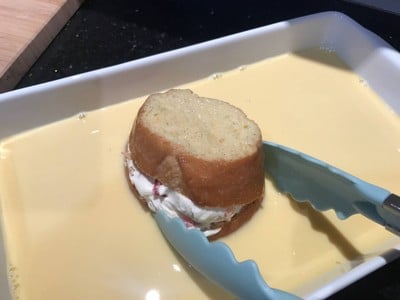 วิธีทำ French Toast with Cream Cheese Filling วิธีทำ French Toast with Cream Cheese Filling