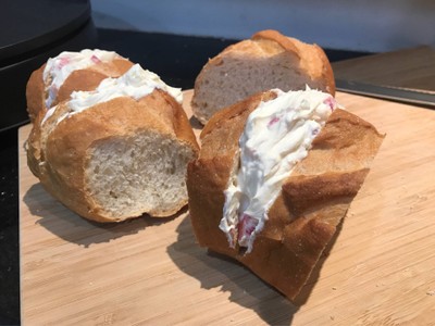 วิธีทำ French Toast with Cream Cheese Filling วิธีทำ French Toast with Cream Cheese Filling