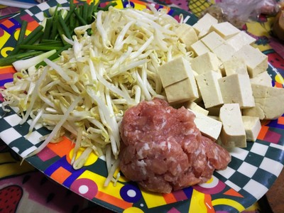 วิธีทำ เต้าหู้ขาวผัดถั่วงอกหมูสับ วิธีทำ เต้าหู้ขาวผัดถั่วงอกหมูสับ
