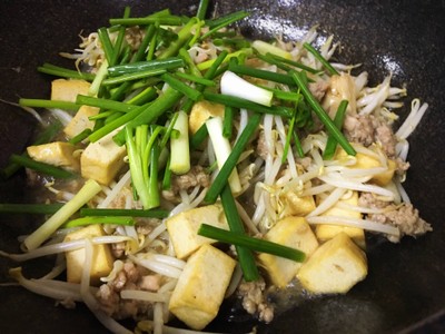 วิธีทำ เต้าหู้ขาวผัดถั่วงอกหมูสับ วิธีทำ เต้าหู้ขาวผัดถั่วงอกหมูสับ