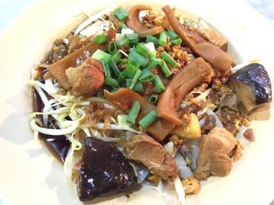 ก๋วยเตี๋ยวหลอดพรชัยเยาวราช (Rice noodles with pork , squid and mushroom) ก๋วยเตี๋ยวหลอดพรชัยเยาวราช (Rice noodles with pork , squid and mushroom)