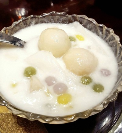 บัวลอยไข่เค็มมะพร้าวอ่อน