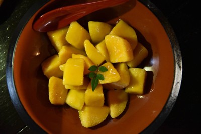 Chill sliced mango with sweet suace