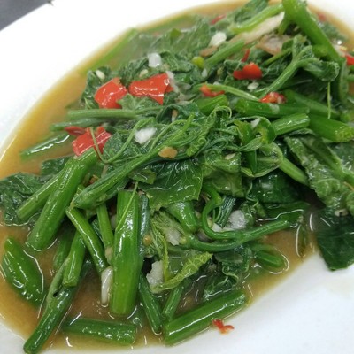 ปลาหมึกไข่ทอดกระเทียม