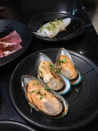 หอยแมลงภู่นิวซีแลนด์ย่างเนยกระเทียม