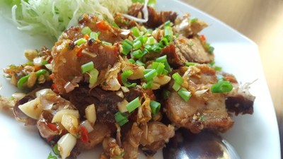 หมูสามชั้นคั่วพริกเกลือ