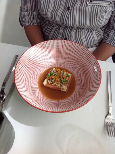 Scottish Salmon ในซุปไก่และซอสวาซาบิ