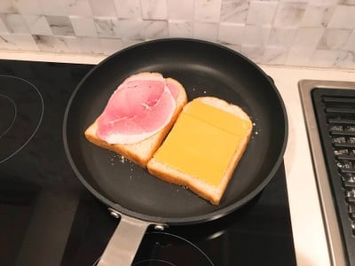 วิธีทำ grilled ham cheese sandwich