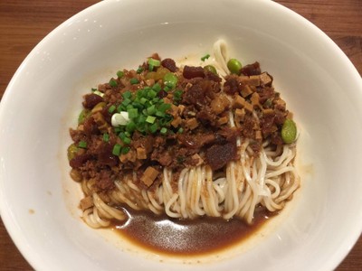 บะหมี่แห้งหมูสับผัดถั่ว