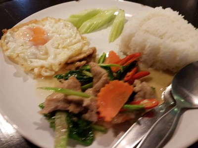 หมูผัดพริกหยวกราดข้าว + ไข่ดาว