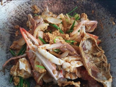 วิธีทำ ปูผัดผงกะหรี่ วิธีทำ ปูผัดผงกะหรี่