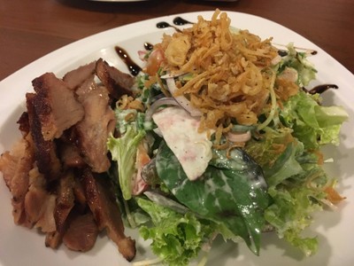 สลัดหมูย่าง