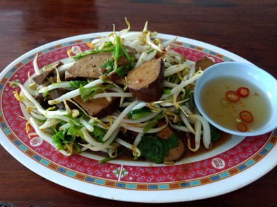เต้าหู้ดำผัดถั่วงอก