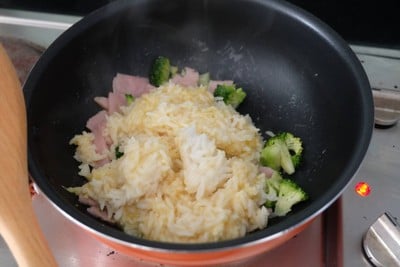 how to cook ข้าวผัดแฮม เมนูง่ายๆเพียง 5 นาที how to cook ข้าวผัดแฮม เมนูง่ายๆเพียง 5 นาที