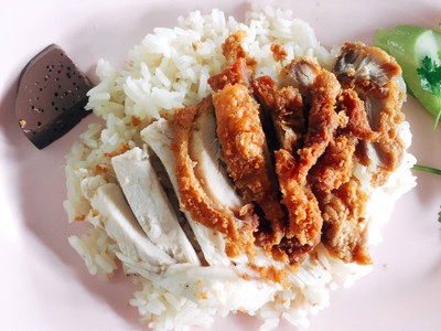 เมนูของร้าน ข้าวมันไก่เจ็กเม้งไก่สองสี สาขา ตรงข้าม ร.ร. สีตบุตรบำรุง