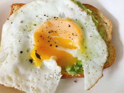 วิธีทำ Avocado Toast อาหารเช้าง่ายๆ วิธีทำ Avocado Toast อาหารเช้าง่ายๆ