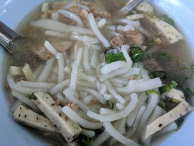 เส้นจะใหญ่ๆแต่สั้น ซุปกระดูกหมูอร่อย