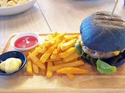 Charcoal Cheese Burger