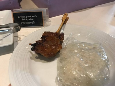 ข้าวเหนียวหมูปิ้ง