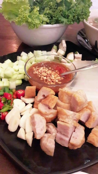 ช่อชบาแหนมเนือง ช่อชบาแหนมเนือง