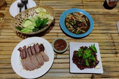 อาหาร หรือ เครื่องดื่ม