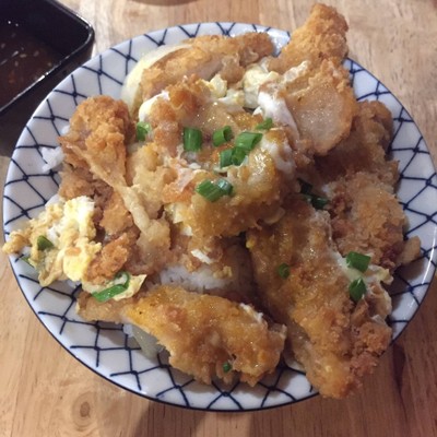 ข้าวหน้าไก่ทอดญี่ปุ่น