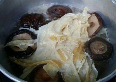 วิธีทำ ต้มกระหล่ำปลีฟองเต้าหู้เห็ดหอมเจ วิธีทำ ต้มกระหล่ำปลีฟองเต้าหู้เห็ดหอมเจ