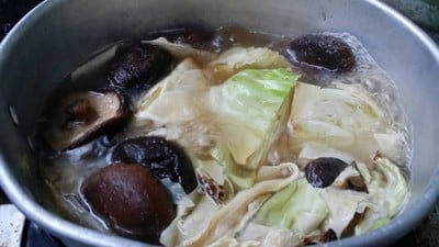 วิธีทำ ต้มกระหล่ำปลีฟองเต้าหู้เห็ดหอมเจ วิธีทำ ต้มกระหล่ำปลีฟองเต้าหู้เห็ดหอมเจ