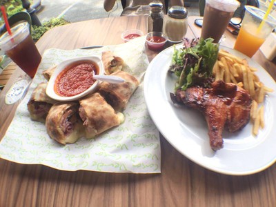 จานด้านซ้ายเลย เด็ดมาก