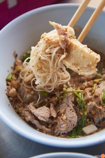 เมนูของร้าน ก๋วยเตี๋ยวหมูต้มยำโบราณ ‘นายทองสุข’