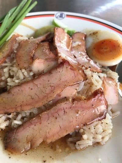 เมนูของร้าน ข้าวหมูแดงซอกตึกสามย่าน เชลล์ชวนชิม
