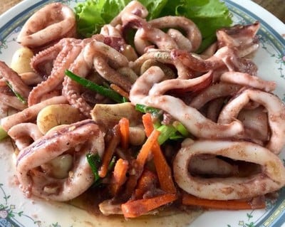 ผัดปลาหมึกกะปิหอม