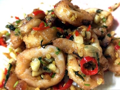ผัดพริกเกลือปลาหมึก