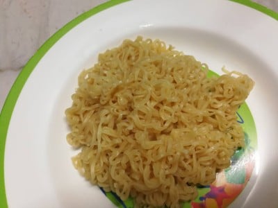 วิธีทำ มาม่าต้มยำแห้งผัดหมูสับ วิธีทำ มาม่าต้มยำแห้งผัดหมูสับ