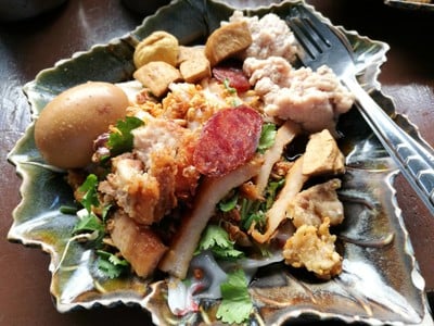 เมนูของร้าน ก๋วยเตี๋ยวหลอดเจ๊แดงเยาวราช