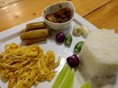 ข้าวหมูสามชั้นผัดกะปิ