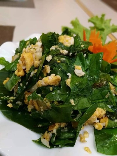 ใบเหรียงผัดไข่