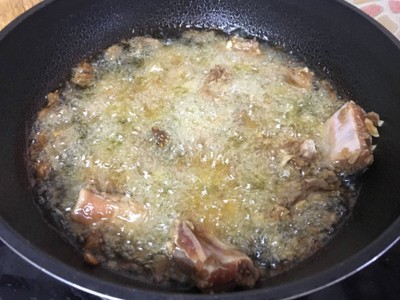 วิธีทำ ซี่โครงหมูกระเทียมพริกไท วิธีทำ ซี่โครงหมูกระเทียมพริกไท