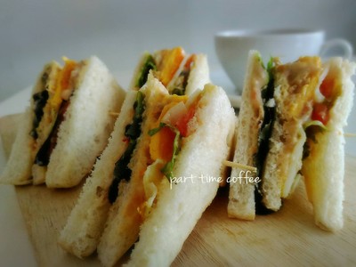 แซนวิชทูน่าไข่ 50-.