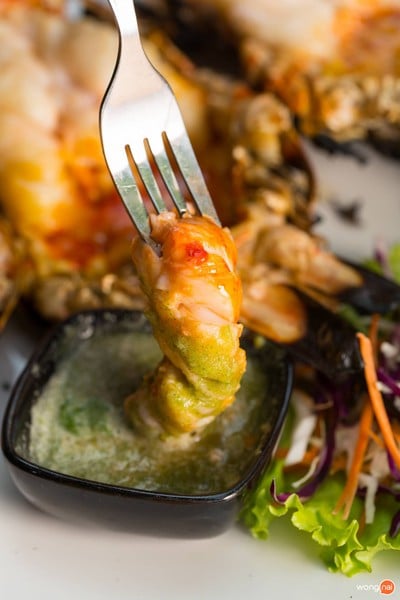 เมนูของร้าน แม่เพ็ญซีฟู๊ด ริมน้ำปิง