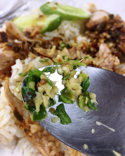 ข้าวมันไก่เนื้อน่องไม่เอาหนัง + เครื่องใน