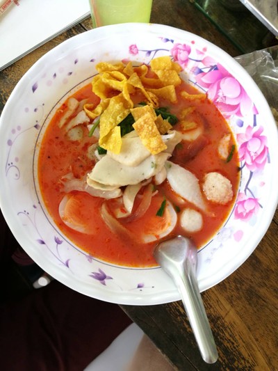 เส้นปลาเย็นตาโฟต้มยำ