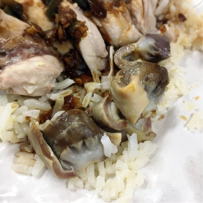 ข้าวมันไก่เนื้อน่องไม่เอาหนัง + เครื่องใน