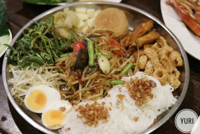 ส้มตำถาด (ปูปลาร้า)