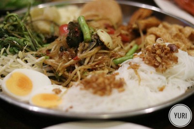 ส้มตำถาด (ปูปลาร้า)