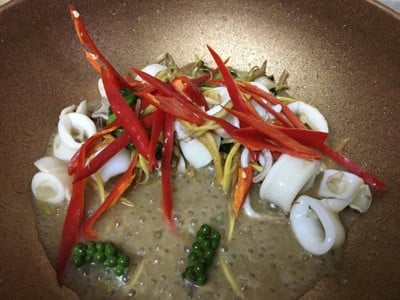 วิธีทำ ผัดฉ่าปลาหมึก