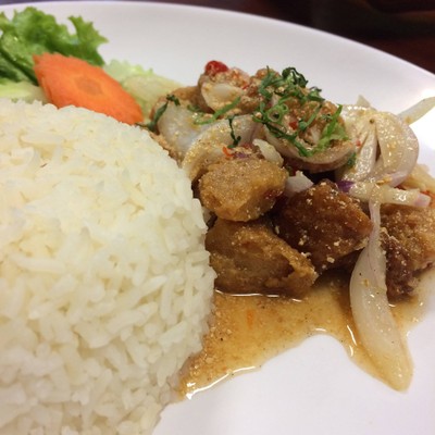 ข้าวยำไก่จี๊ดจ๊าด