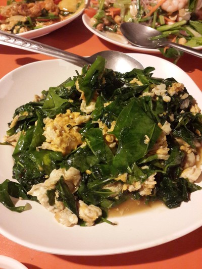 ใบเหลียงผัดไข่